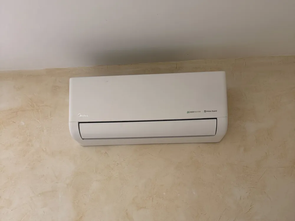 Unité intérieure de climatisation posée sur un mur